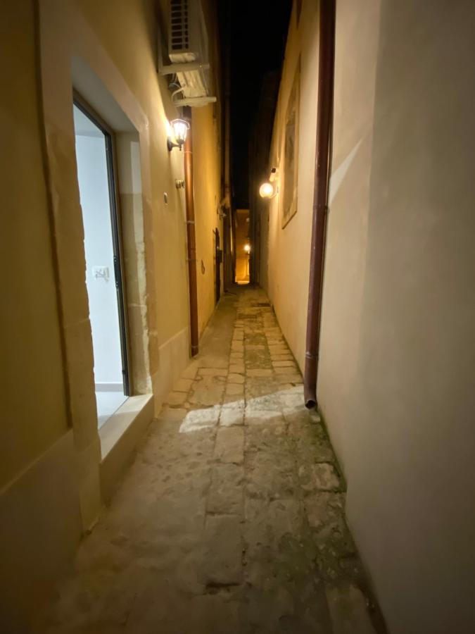 Rossaroll One Park Free Villa Noto Bagian luar foto